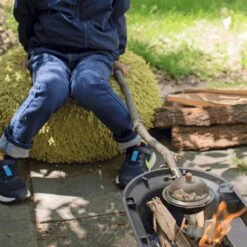 Kikkerland Huckleberry Popcorn Maker - Maak Je Eigen Popcorn - Popcornpan - Kampvuur - Buitenspeelgoed - Buitenspelen - Kamperen 17 Kikkerland Huckleberry Popcorn Maker - Maak Je Eigen Popcorn - Popcornpan - Kampvuur - Buitenspeelgoed - Buitenspelen - Kamperen -Buiten Kamperen 1200x1200 694